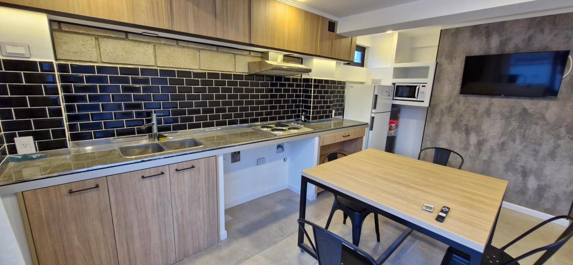 Apartamento Vivisierras, Piso 3 Frente Al Lago, Centro Carlos Paz, 2 Dormitorios, 2 Banos, Pileta Privada, Premium