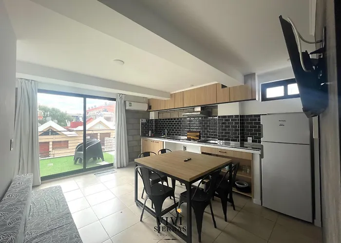 Vivisierras, Piso 3 Frente Al Lago, Centro Villa Carlos Paz, 2 Dormitorios, 2 Banos, Pileta Privada, Premium