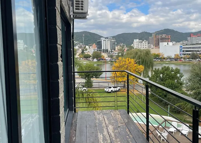 Vivisierras, Piso 3 Frente Al Lago, Centro Villa Carlos Paz, 2 Dormitorios, 2 Banos, Pileta Privada, Premium