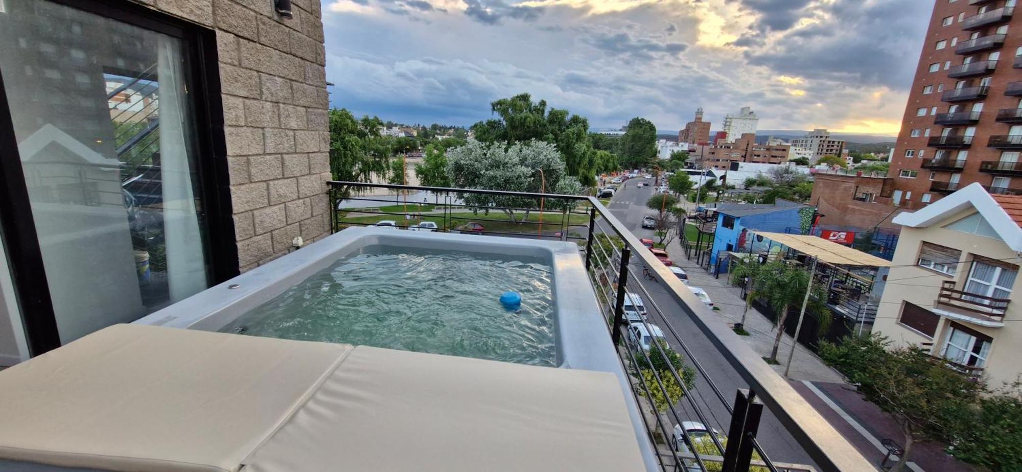 Vivisierras, Piso 3 Frente Al Lago, Centro Carlos Paz, 2 Dormitorios, 2 Banos, Pileta Privada, Premium Apartment Villa Carlos Paz