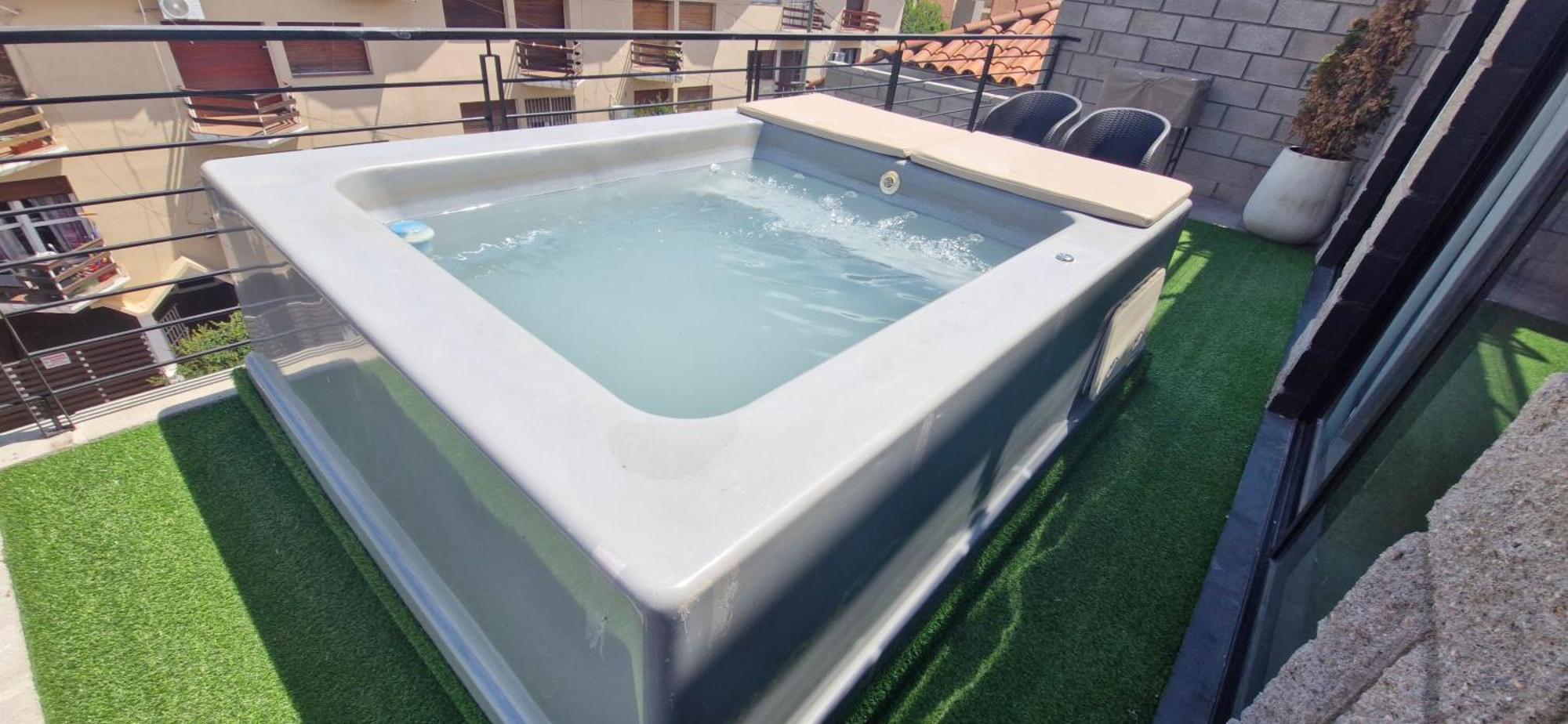 Vivisierras, Piso 3 Frente Al Lago, Centro Carlos Paz, 2 Dormitorios, 2 Banos, Pileta Privada, Premium *